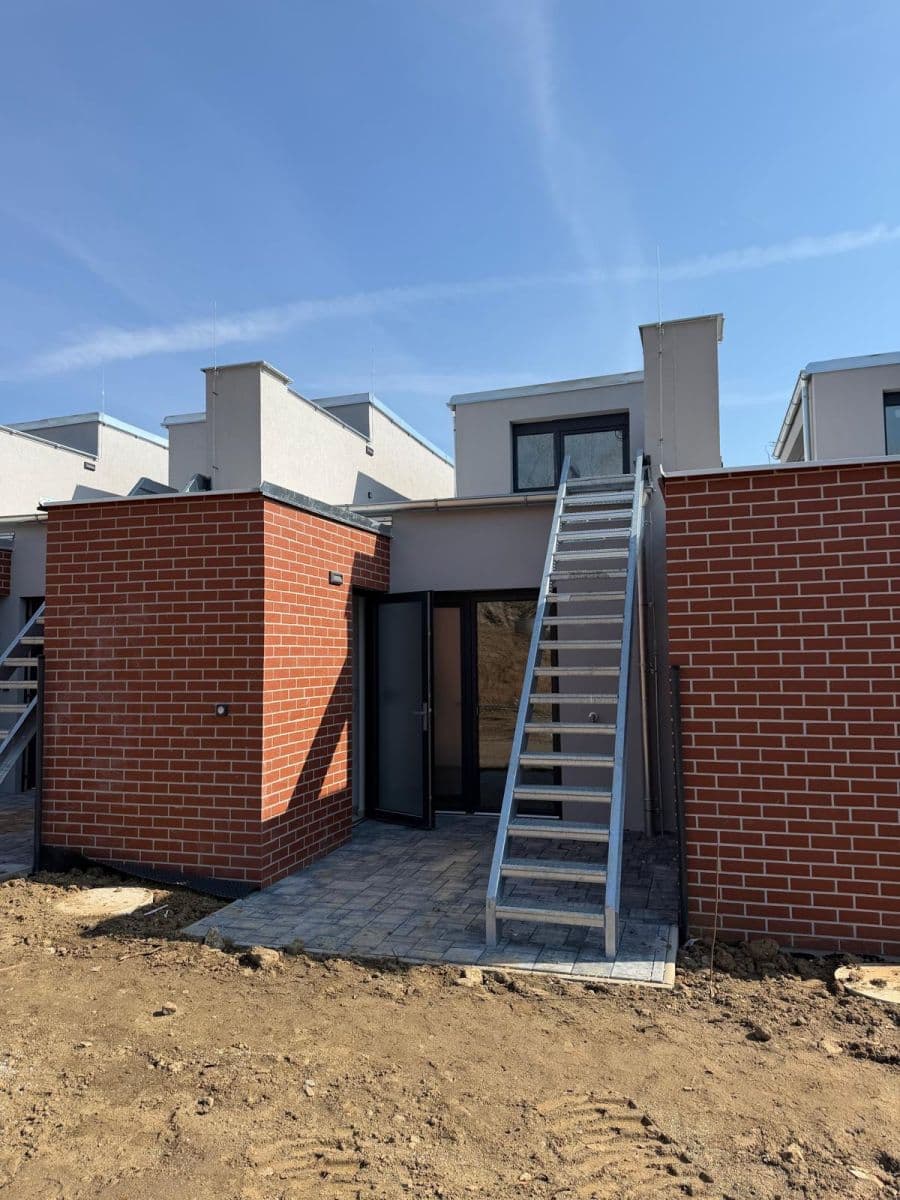 Pronájem domu 87 m², pozemek 44 m², Ostružinová, Tábor, Jihočeský kraj Pronájem domu 87 m², pozemek 44 m², Ostružinová, Tábor, Jihočeský kraj