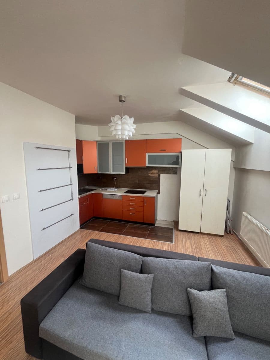 Pronájem bytu 1+kk 37 m², Padovská, Praha, Praha Pronájem bytu 1+kk 37 m², Padovská, Praha, Praha