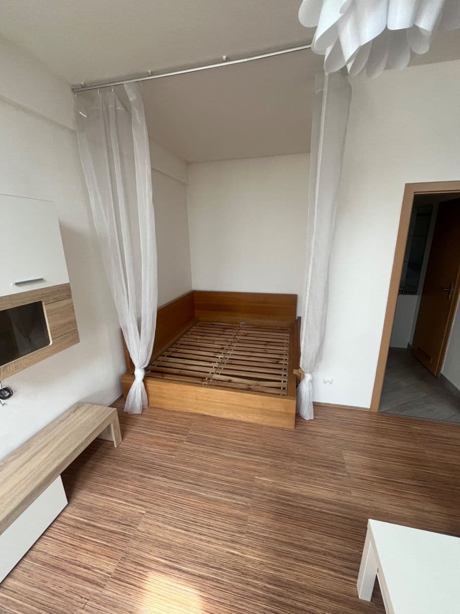 Pronájem bytu 1+kk 37 m², Padovská, Praha, Praha Pronájem bytu 1+kk 37 m², Padovská, Praha, Praha