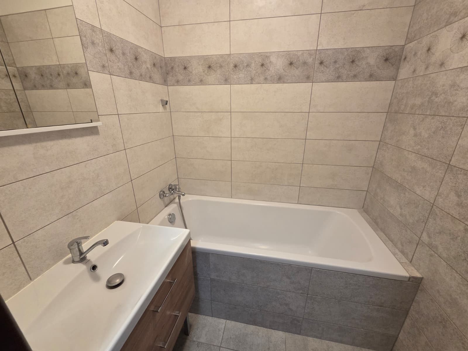 Pronájem bytu 2+1 54 m², Medkova, Hradec Králové, Královéhradecký kraj Pronájem bytu 2+1 54 m², Medkova, Hradec Králové, Královéhradecký kraj