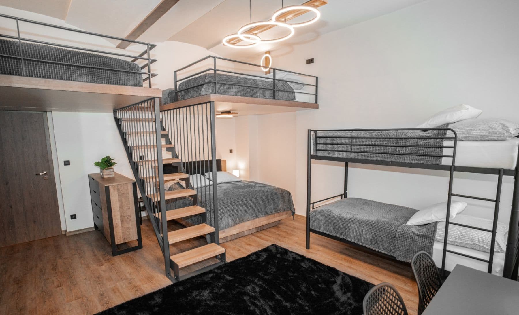 Prodej domu 550 m², pozemek 1.494 m², Polská, Trutnov, Královéhradecký kraj Prodej domu 550 m², pozemek 1.494 m², Polská, Trutnov, Královéhradecký kraj