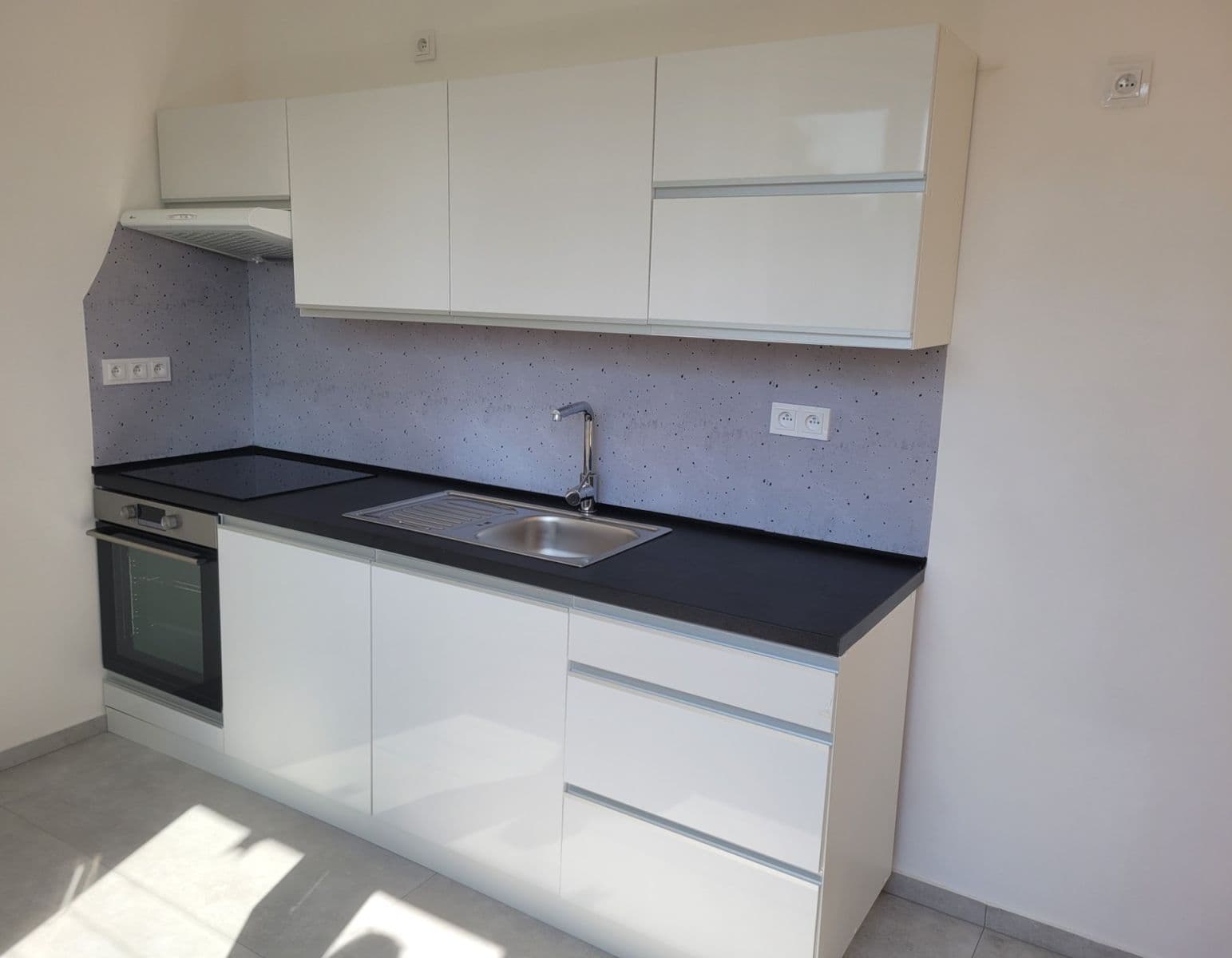 Pronájem bytu 2+kk 55 m², Komornická, Praha, Praha Pronájem bytu 2+kk 55 m², Komornická, Praha, Praha