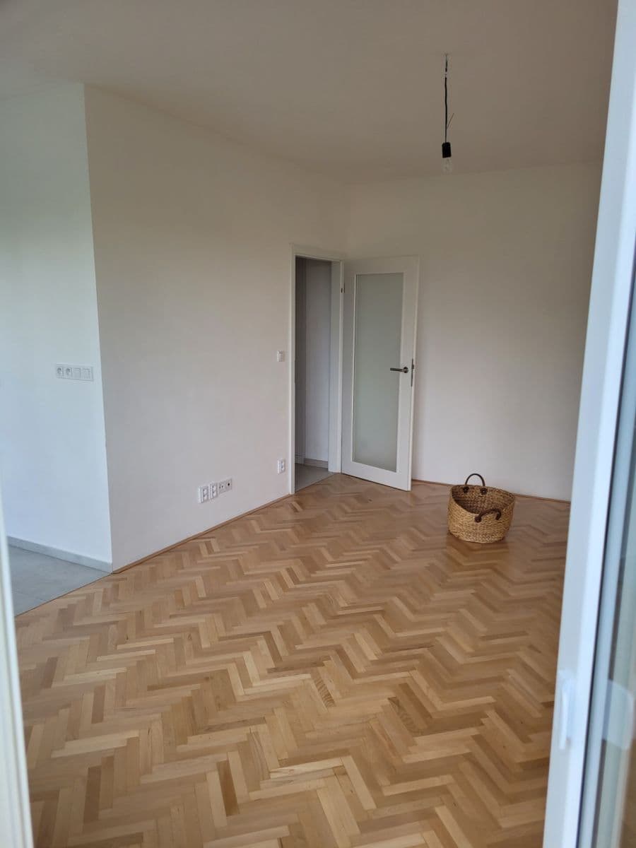 Pronájem bytu 2+kk 55 m², Komornická, Praha, Praha Pronájem bytu 2+kk 55 m², Komornická, Praha, Praha