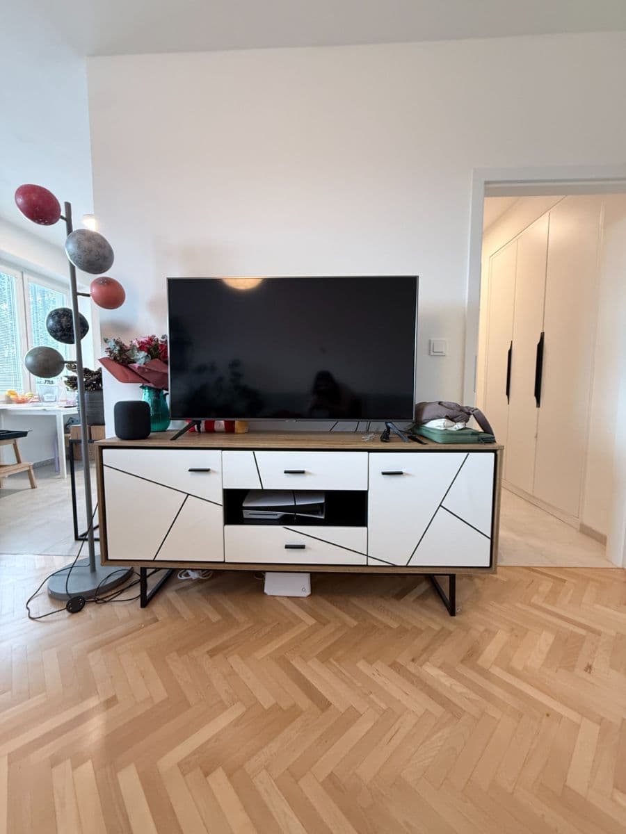 Pronájem bytu 2+kk 55 m², Komornická, Praha, Praha Pronájem bytu 2+kk 55 m², Komornická, Praha, Praha