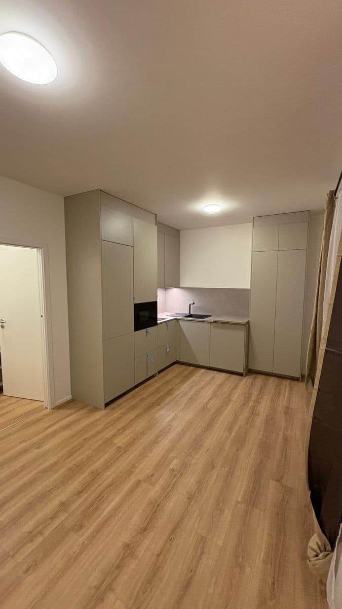 Pronájem bytu 1+kk 20 m², Jenečská, Praha, Praha Pronájem bytu 1+kk 20 m², Jenečská, Praha, Praha