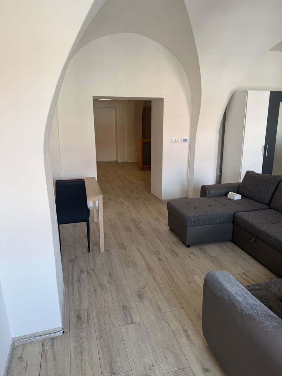 Pronájem bytu 1+1 70 m², Karlovo nám., Třebíč, Kraj Vysočina Pronájem bytu 1+1 70 m², Karlovo nám., Třebíč, Kraj Vysočina