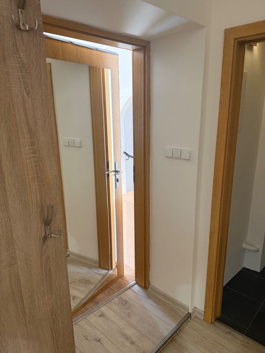 Pronájem bytu 1+1 70 m², Karlovo nám., Třebíč, Kraj Vysočina Pronájem bytu 1+1 70 m², Karlovo nám., Třebíč, Kraj Vysočina