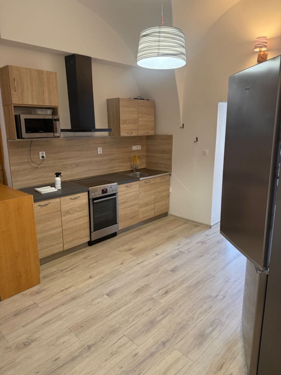 Pronájem bytu 1+1 70 m², Karlovo nám., Třebíč, Kraj Vysočina Pronájem bytu 1+1 70 m², Karlovo nám., Třebíč, Kraj Vysočina