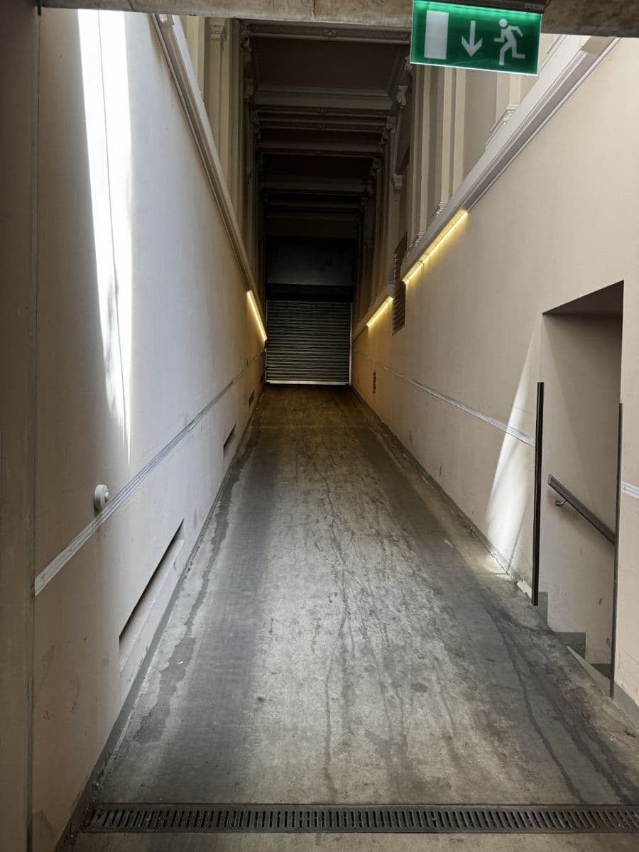 Pronájem garáže 15 m², Spálená, Praha, Praha Pronájem garáže 15 m², Spálená, Praha, Praha