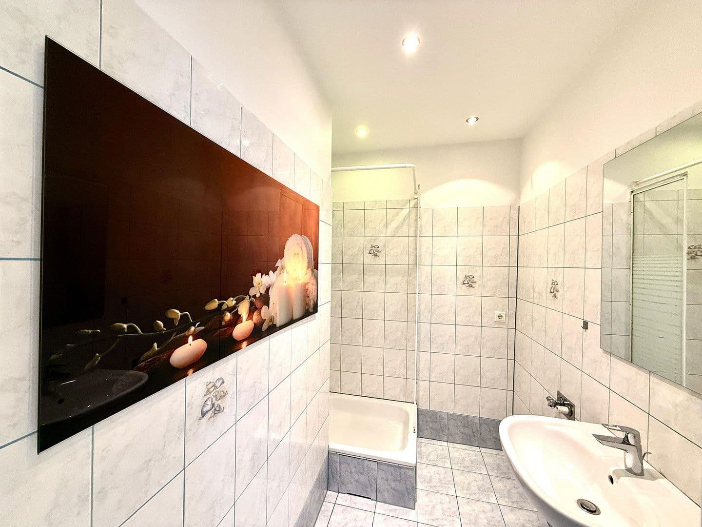 Prodej bytu 2+1 61 m², Ermslebener Weg 4, Berlin, Berlín Prodej bytu 2+1 61 m², Ermslebener Weg 4, Berlin, Berlín