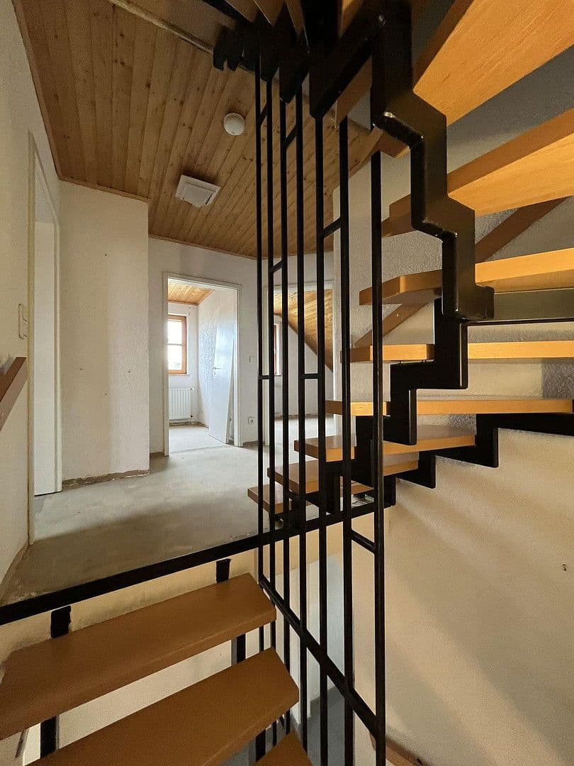 Prodej domu 126 m², pozemek 530 m², Lerchenweg 48, Stegaurach, Bavorsko Prodej domu 126 m², pozemek 530 m², Lerchenweg 48, Stegaurach, Bavorsko