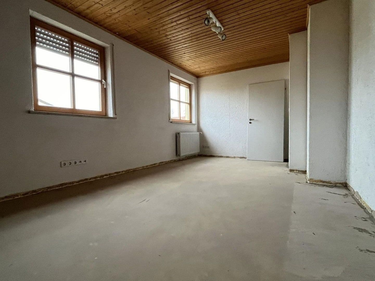 Prodej domu 126 m², pozemek 530 m², Lerchenweg 48, Stegaurach, Bavorsko Prodej domu 126 m², pozemek 530 m², Lerchenweg 48, Stegaurach, Bavorsko