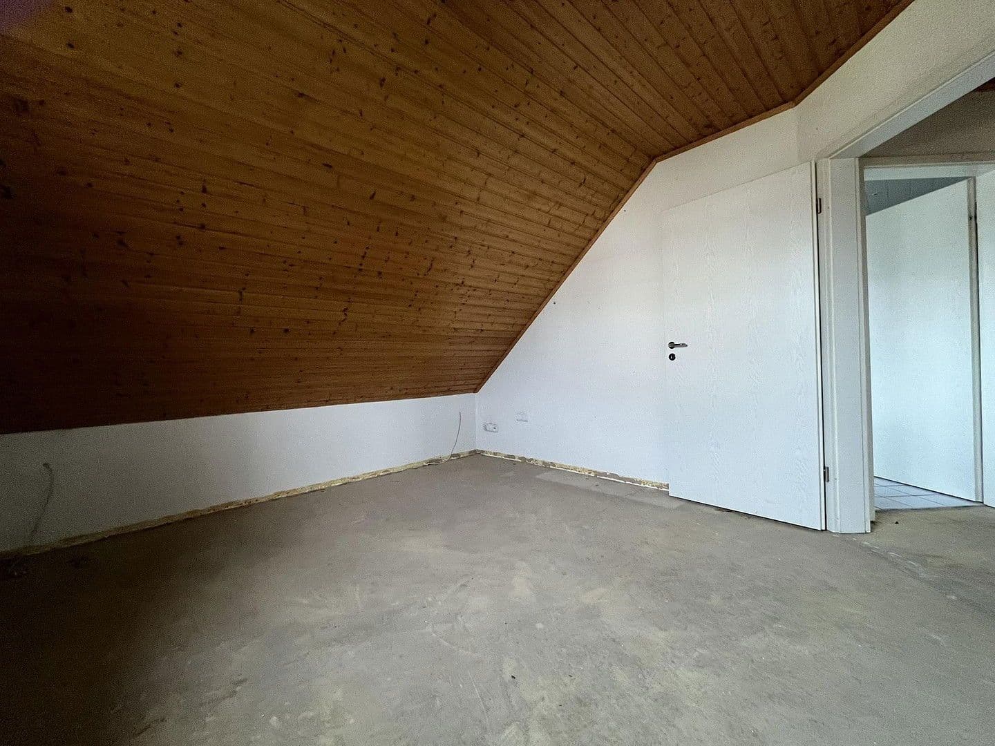 Prodej domu 126 m², pozemek 530 m², Lerchenweg 48, Stegaurach, Bavorsko Prodej domu 126 m², pozemek 530 m², Lerchenweg 48, Stegaurach, Bavorsko