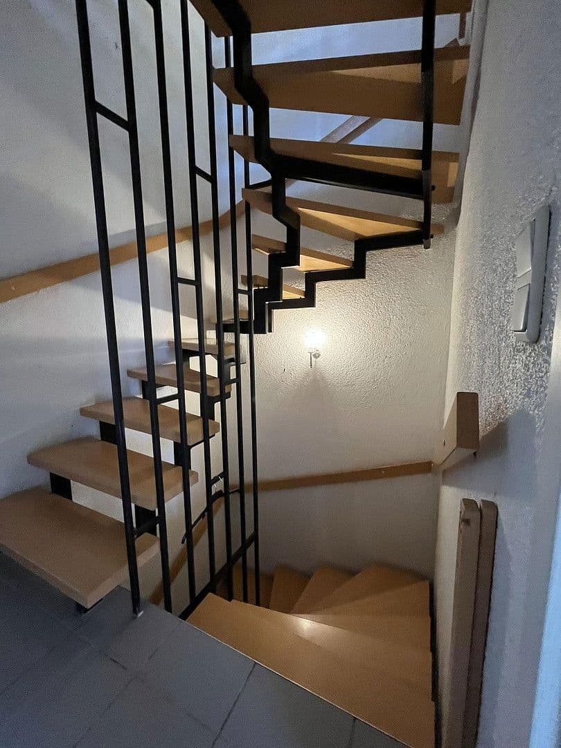 Prodej domu 126 m², pozemek 530 m², Lerchenweg 48, Stegaurach, Bavorsko Prodej domu 126 m², pozemek 530 m², Lerchenweg 48, Stegaurach, Bavorsko