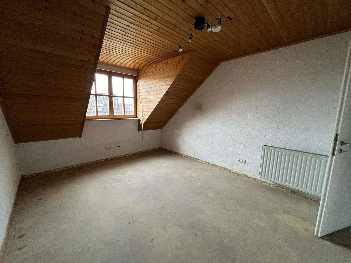 Prodej domu 126 m², pozemek 530 m², Lerchenweg 48, Stegaurach, Bavorsko Prodej domu 126 m², pozemek 530 m², Lerchenweg 48, Stegaurach, Bavorsko