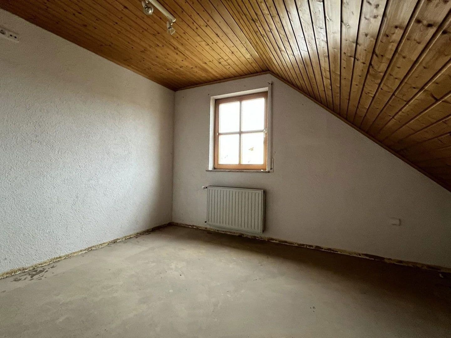 Prodej domu 126 m², pozemek 530 m², Lerchenweg 48, Stegaurach, Bavorsko Prodej domu 126 m², pozemek 530 m², Lerchenweg 48, Stegaurach, Bavorsko
