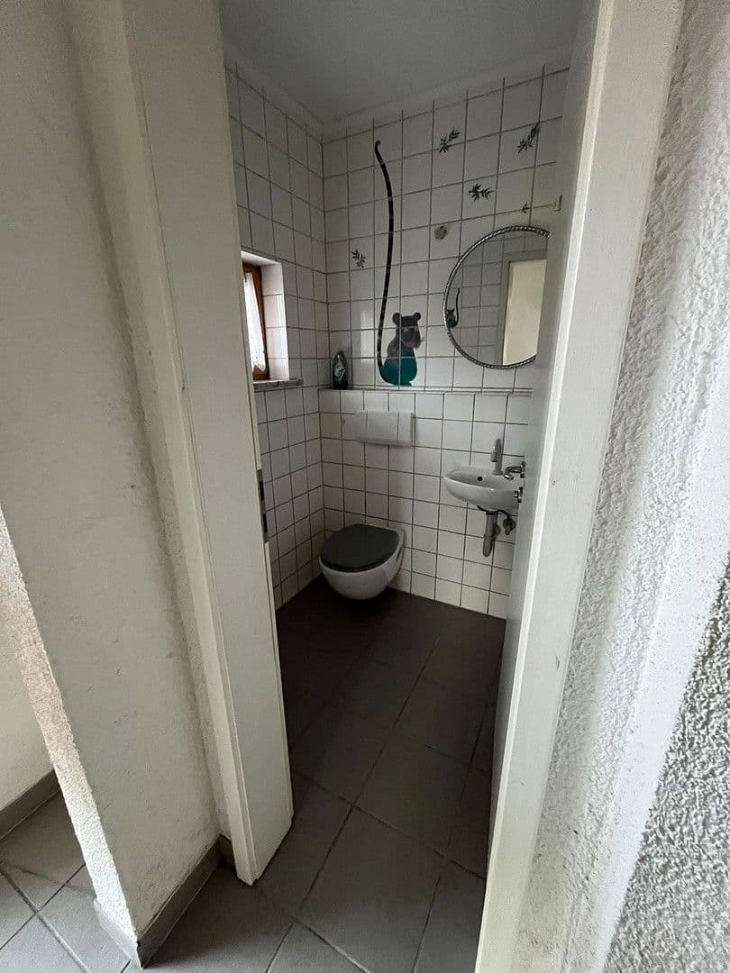 Prodej domu 126 m², pozemek 530 m², Lerchenweg 48, Stegaurach, Bavorsko Prodej domu 126 m², pozemek 530 m², Lerchenweg 48, Stegaurach, Bavorsko