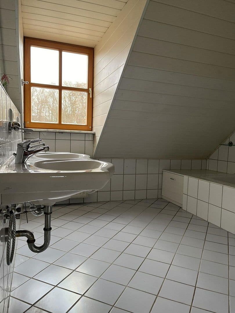 Prodej domu 126 m², pozemek 530 m², Lerchenweg 48, Stegaurach, Bavorsko Prodej domu 126 m², pozemek 530 m², Lerchenweg 48, Stegaurach, Bavorsko