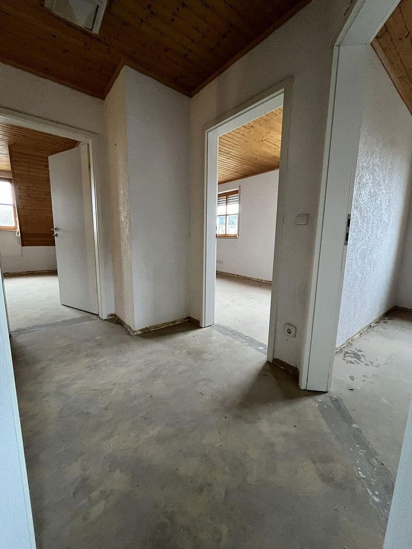 Prodej domu 126 m², pozemek 530 m², Lerchenweg 48, Stegaurach, Bavorsko Prodej domu 126 m², pozemek 530 m², Lerchenweg 48, Stegaurach, Bavorsko