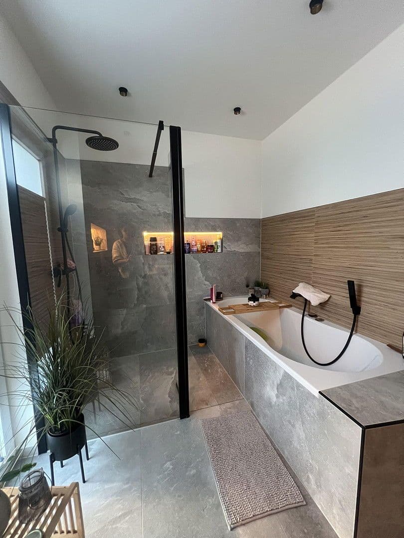 Prodej domu 250 m², pozemek 312 m², Wuppertal, Severní Porýní-Vestfálsko Prodej domu 250 m², pozemek 312 m², Wuppertal, Severní Porýní-Vestfálsko