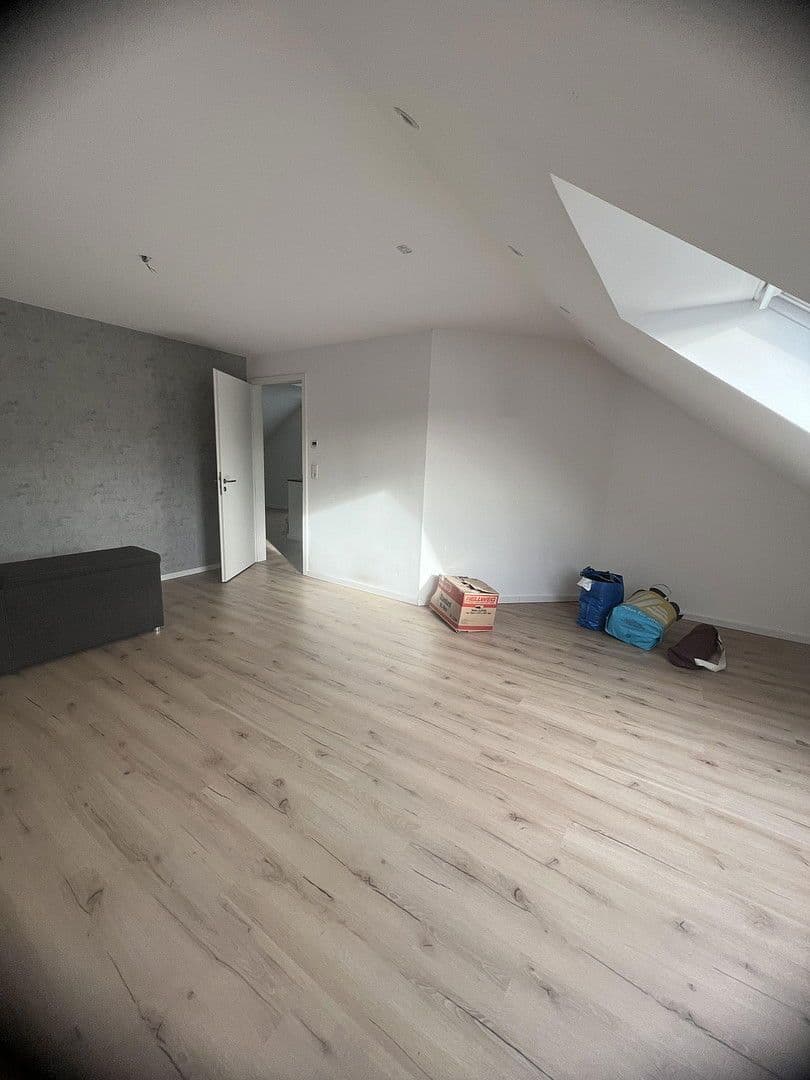 Prodej domu 250 m², pozemek 312 m², Wuppertal, Severní Porýní-Vestfálsko Prodej domu 250 m², pozemek 312 m², Wuppertal, Severní Porýní-Vestfálsko