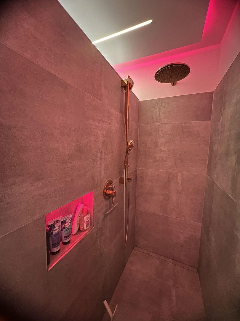 Prodej domu 250 m², pozemek 312 m², Wuppertal, Severní Porýní-Vestfálsko Prodej domu 250 m², pozemek 312 m², Wuppertal, Severní Porýní-Vestfálsko