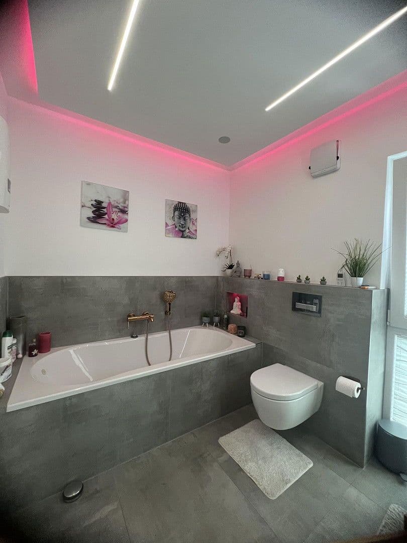 Prodej domu 250 m², pozemek 312 m², Wuppertal, Severní Porýní-Vestfálsko Prodej domu 250 m², pozemek 312 m², Wuppertal, Severní Porýní-Vestfálsko