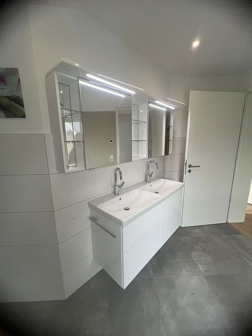 Prodej domu 250 m², pozemek 312 m², Wuppertal, Severní Porýní-Vestfálsko Prodej domu 250 m², pozemek 312 m², Wuppertal, Severní Porýní-Vestfálsko