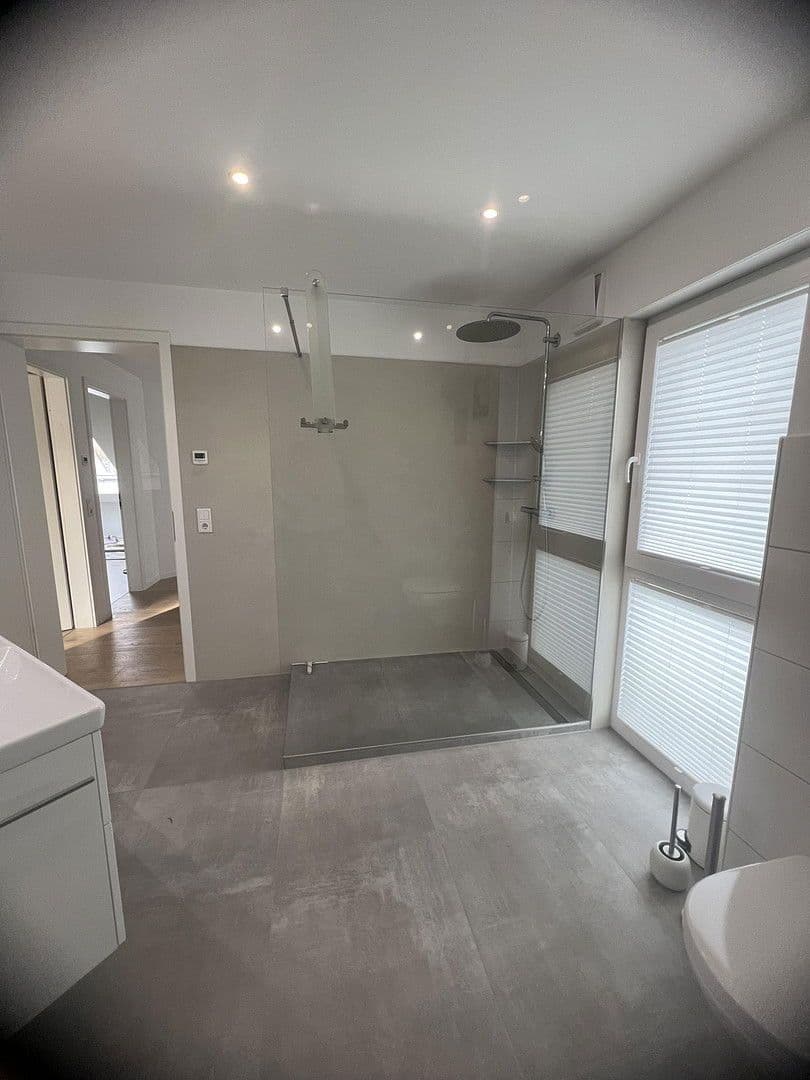 Prodej domu 250 m², pozemek 312 m², Wuppertal, Severní Porýní-Vestfálsko Prodej domu 250 m², pozemek 312 m², Wuppertal, Severní Porýní-Vestfálsko