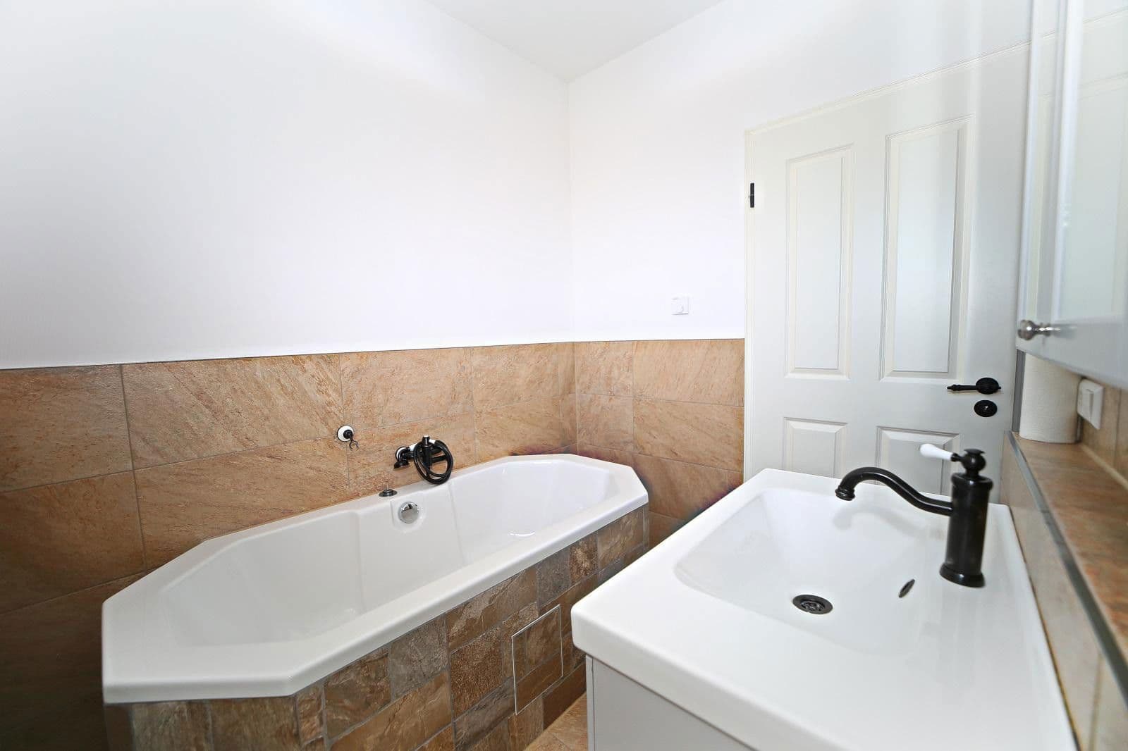 Prodej domu 160 m², pozemek 469 m², Schwalbenweg 1, Ottenbach, Bádensko-Württembersko Prodej domu 160 m², pozemek 469 m², Schwalbenweg 1, Ottenbach, Bádensko-Württembersko