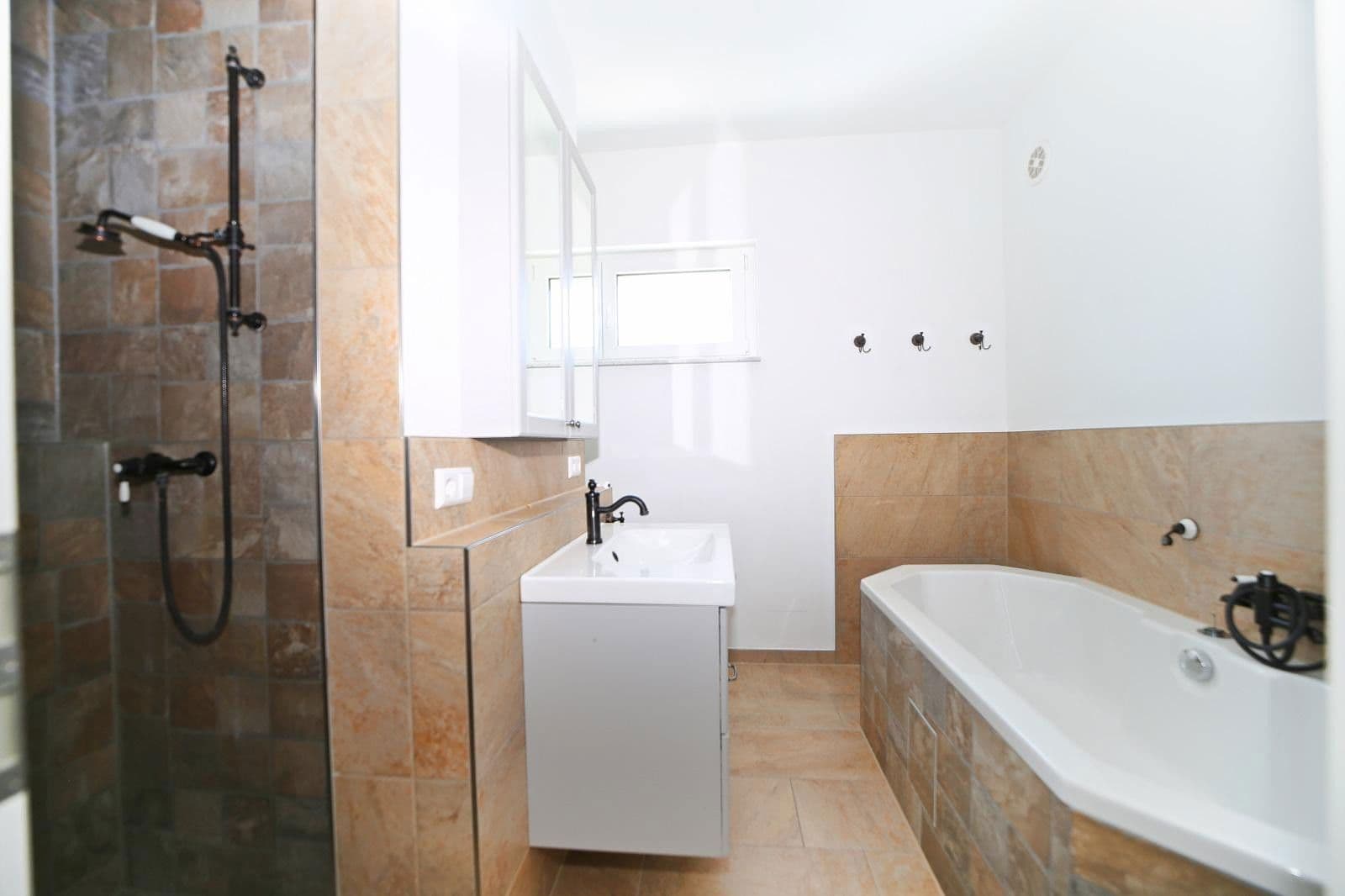 Prodej domu 160 m², pozemek 469 m², Schwalbenweg 1, Ottenbach, Bádensko-Württembersko Prodej domu 160 m², pozemek 469 m², Schwalbenweg 1, Ottenbach, Bádensko-Württembersko