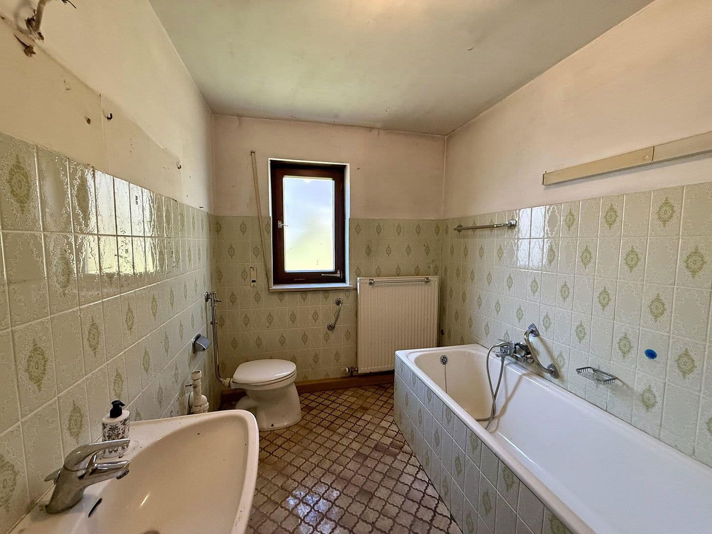 Prodej domu 137 m², pozemek 391 m², Am Fräuleinsgarten 5, Weilersbach, Bavorsko Prodej domu 137 m², pozemek 391 m², Am Fräuleinsgarten 5, Weilersbach, Bavorsko