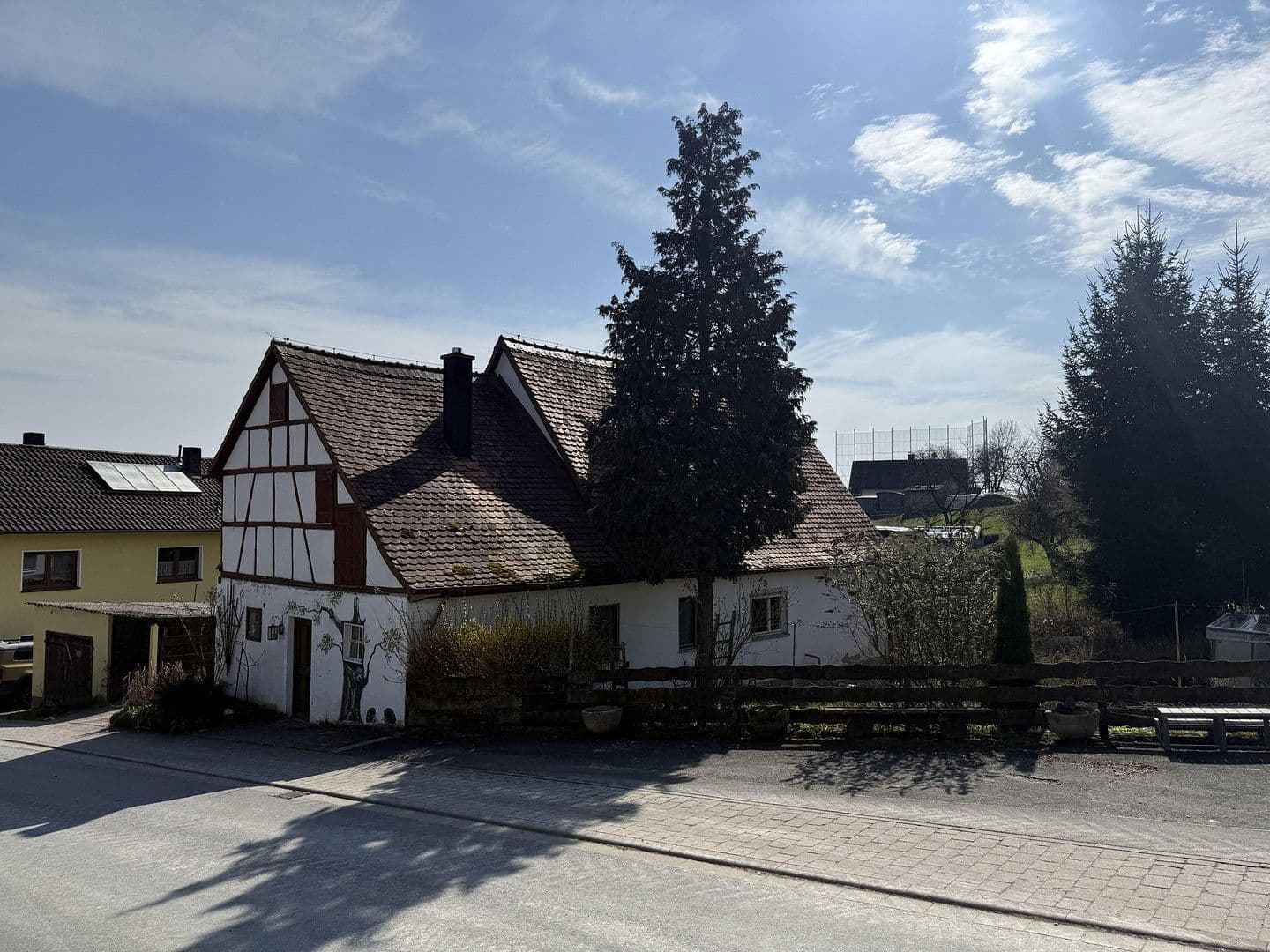 Prodej domu 137 m², pozemek 391 m², Am Fräuleinsgarten 5, Weilersbach, Bavorsko Prodej domu 137 m², pozemek 391 m², Am Fräuleinsgarten 5, Weilersbach, Bavorsko