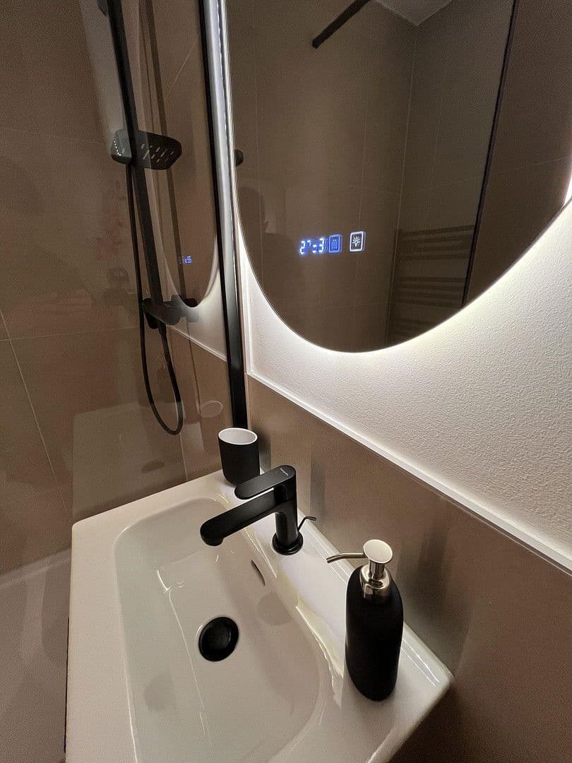 Pronájem bytu 1+1 35 m², Felderstraße 51, Leverkusen, Severní Porýní-Vestfálsko Pronájem bytu 1+1 35 m², Felderstraße 51, Leverkusen, Severní Porýní-Vestfálsko