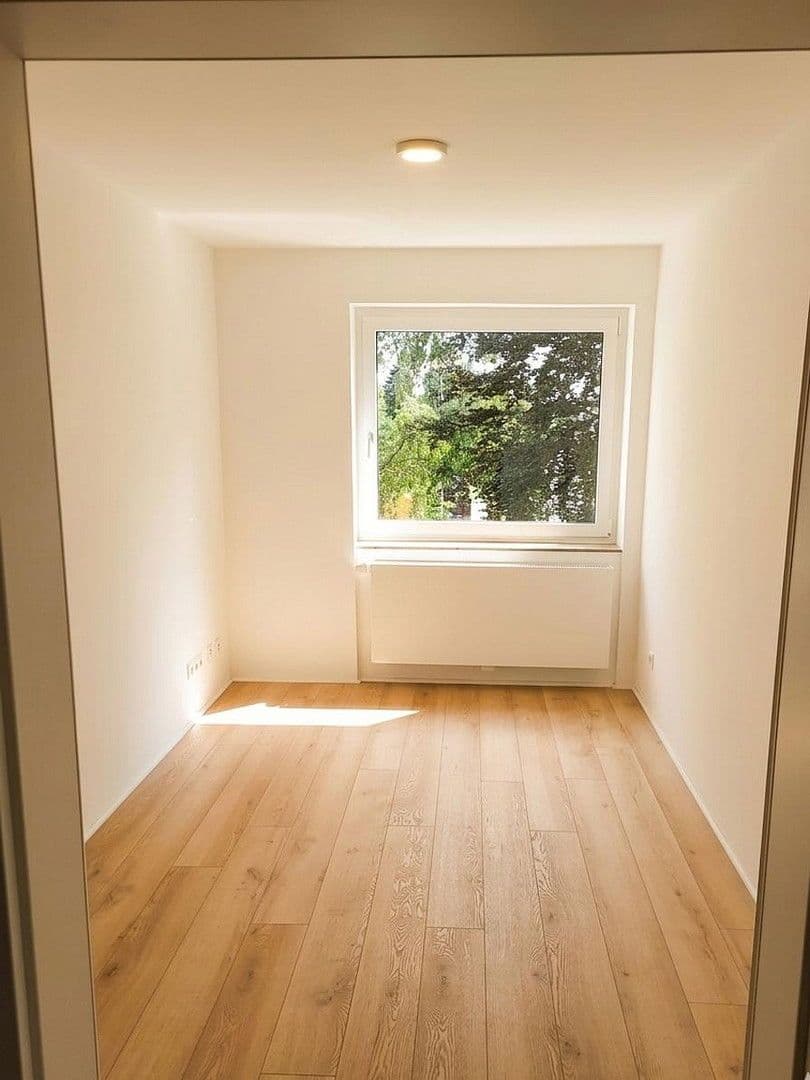 Prodej bytu 4+1 88 m², Eibenstr. 2, Düsseldorf, Severní Porýní-Vestfálsko Prodej bytu 4+1 88 m², Eibenstr. 2, Düsseldorf, Severní Porýní-Vestfálsko