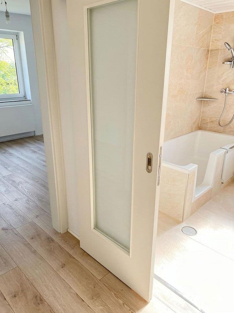 Prodej bytu 4+1 88 m², Eibenstr. 2, Düsseldorf, Severní Porýní-Vestfálsko Prodej bytu 4+1 88 m², Eibenstr. 2, Düsseldorf, Severní Porýní-Vestfálsko