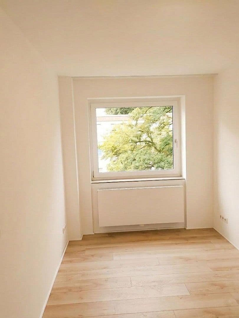 Prodej bytu 4+1 88 m², Eibenstr. 2, Düsseldorf, Severní Porýní-Vestfálsko Prodej bytu 4+1 88 m², Eibenstr. 2, Düsseldorf, Severní Porýní-Vestfálsko