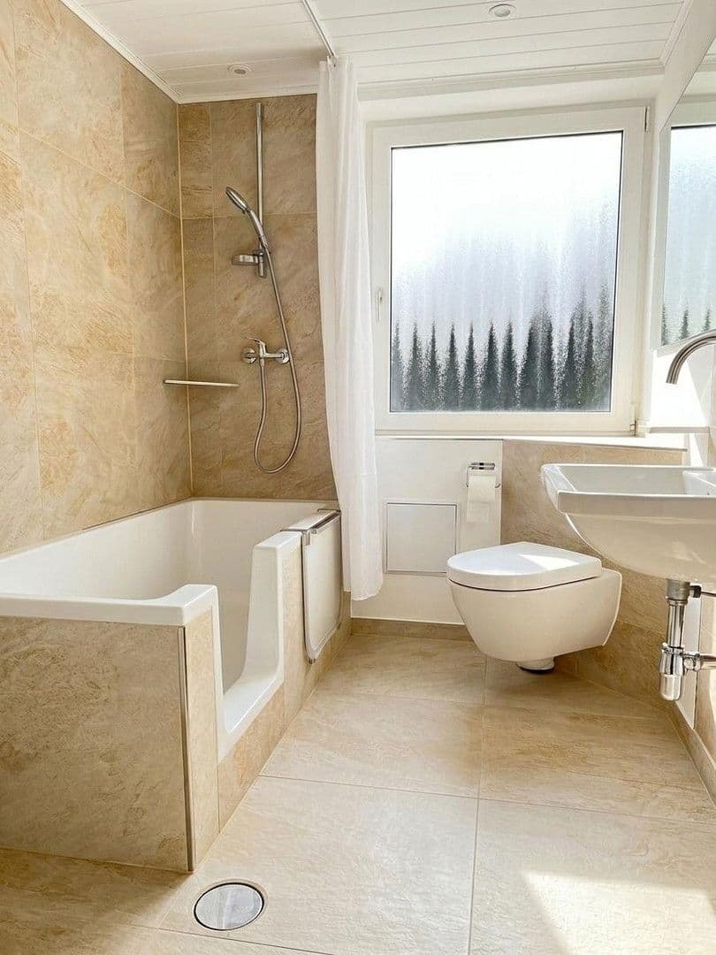 Prodej bytu 4+1 88 m², Eibenstr. 2, Düsseldorf, Severní Porýní-Vestfálsko Prodej bytu 4+1 88 m², Eibenstr. 2, Düsseldorf, Severní Porýní-Vestfálsko