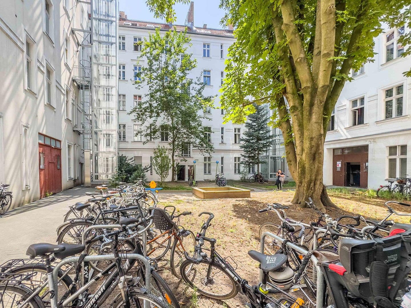 Prodej bytu 1+1 33 m², Hermanstraße 56, Berlin, Berlín Prodej bytu 1+1 33 m², Hermanstraße 56, Berlin, Berlín