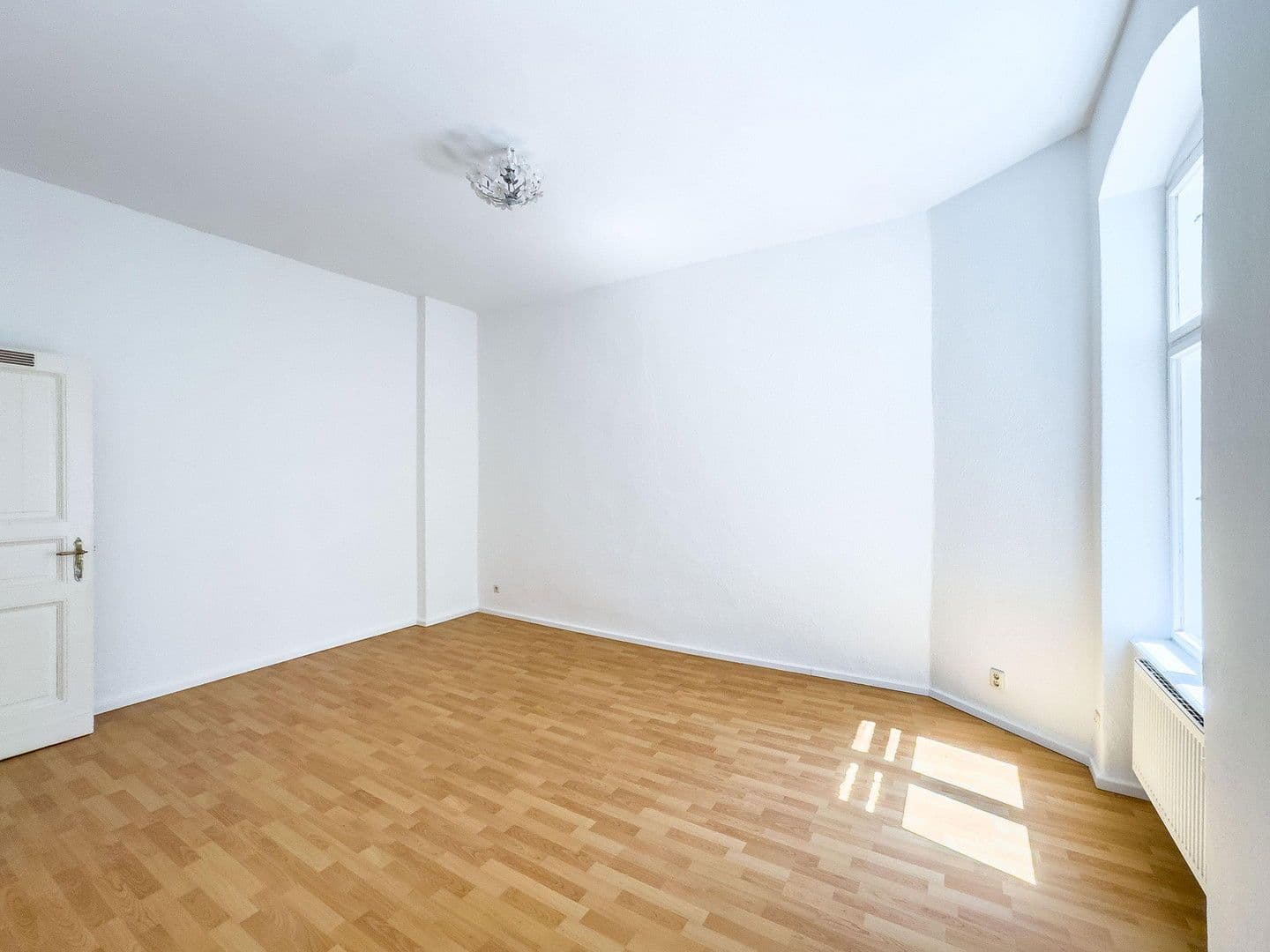 Prodej bytu 1+1 33 m², Hermanstraße 56, Berlin, Berlín Prodej bytu 1+1 33 m², Hermanstraße 56, Berlin, Berlín