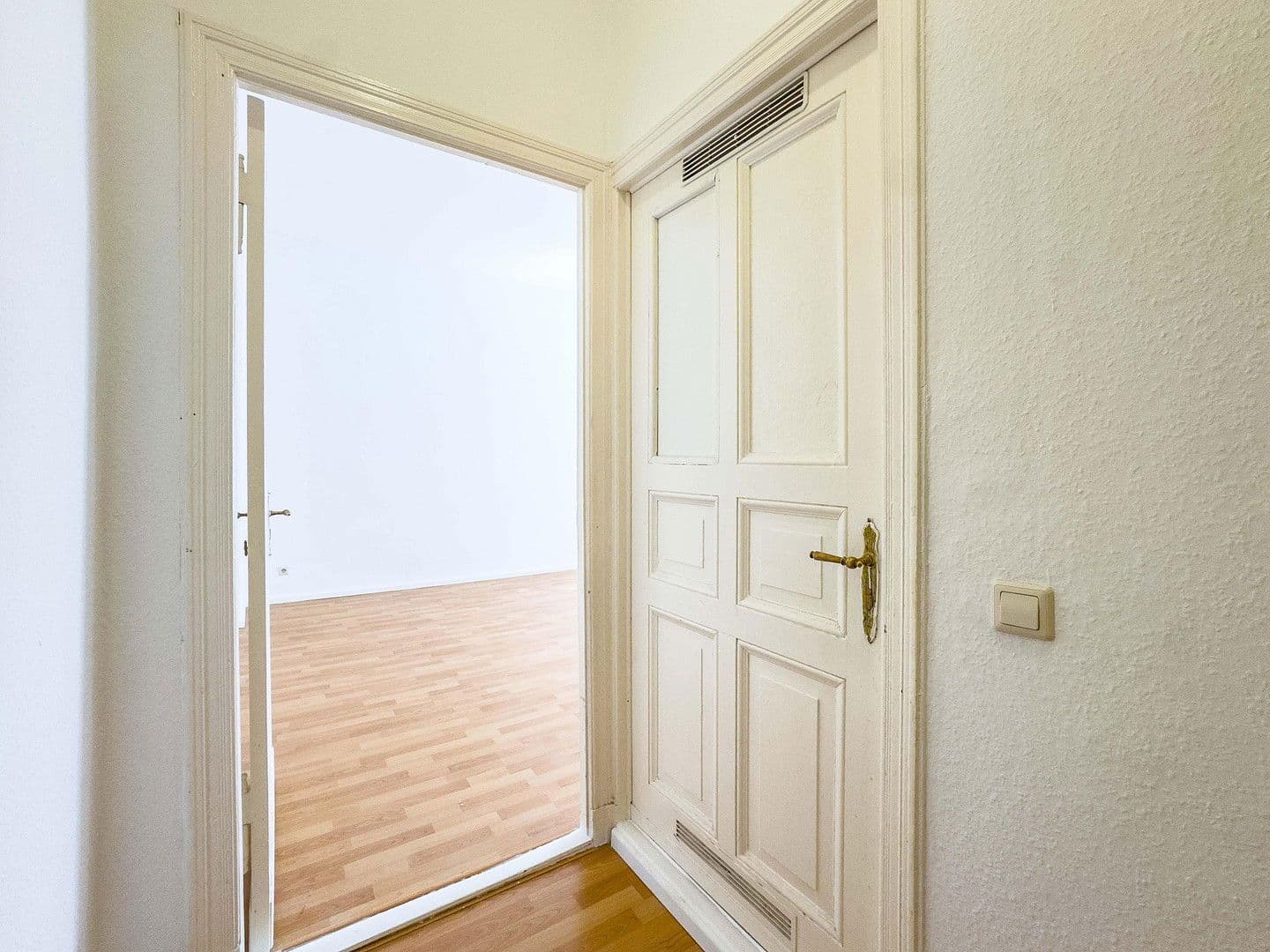 Prodej bytu 1+1 33 m², Hermanstraße 56, Berlin, Berlín Prodej bytu 1+1 33 m², Hermanstraße 56, Berlin, Berlín