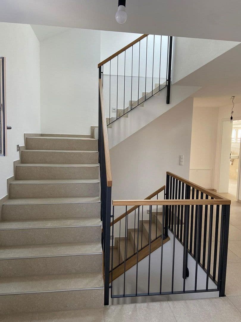 Pronájem bytu 4+kk 188 m², Enthammerstr. 7, Grafing, Bavorsko Pronájem bytu 4+kk 188 m², Enthammerstr. 7, Grafing, Bavorsko