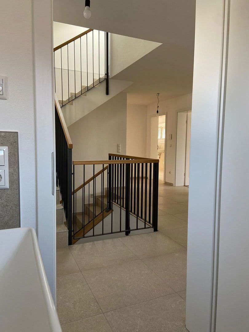 Pronájem bytu 4+kk 188 m², Enthammerstr. 7, Grafing, Bavorsko Pronájem bytu 4+kk 188 m², Enthammerstr. 7, Grafing, Bavorsko