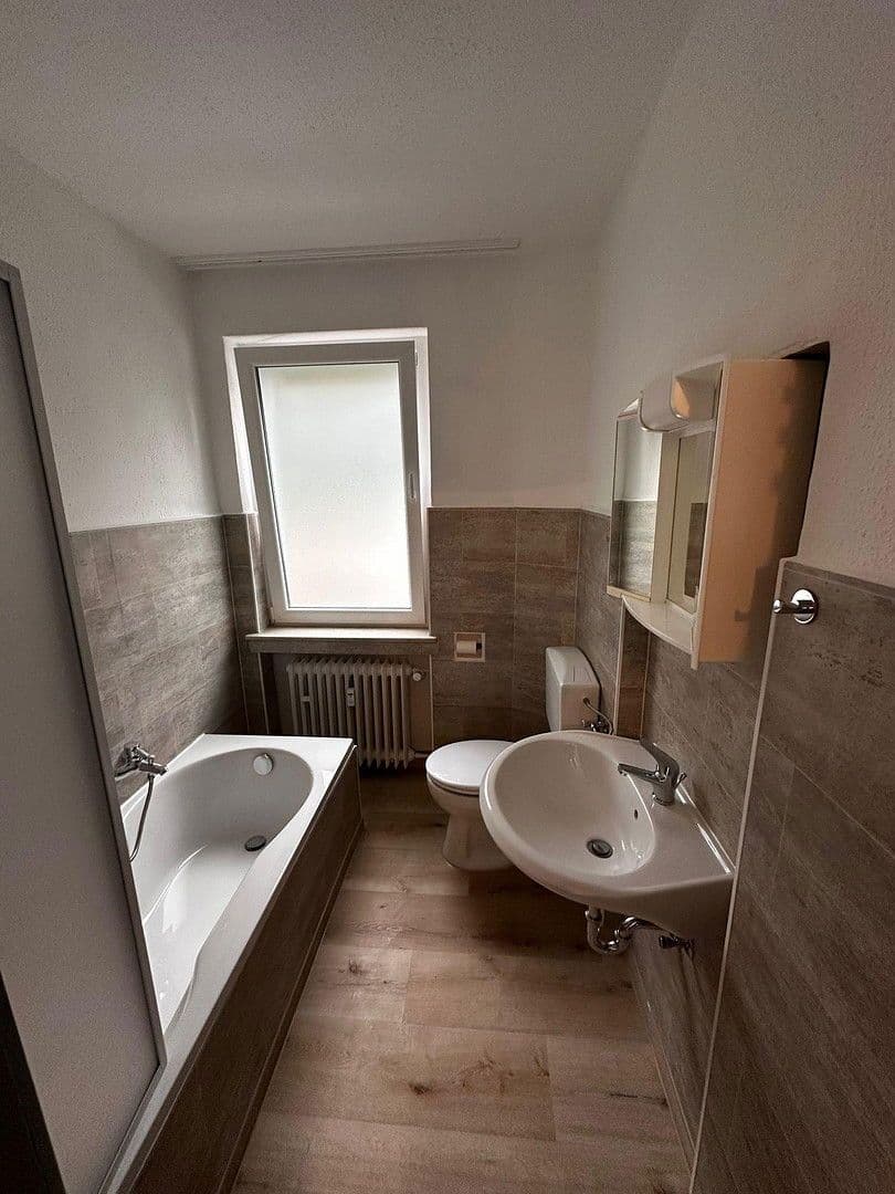 Prodej domu 1.477 m², pozemek 1.835 m², Rinteln, Dolní Sasko Prodej domu 1.477 m², pozemek 1.835 m², Rinteln, Dolní Sasko