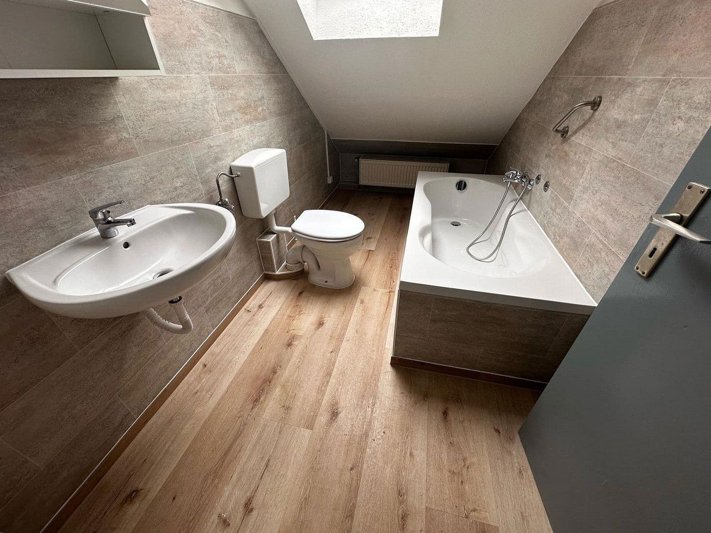 Prodej domu 1.477 m², pozemek 1.835 m², Rinteln, Dolní Sasko Prodej domu 1.477 m², pozemek 1.835 m², Rinteln, Dolní Sasko