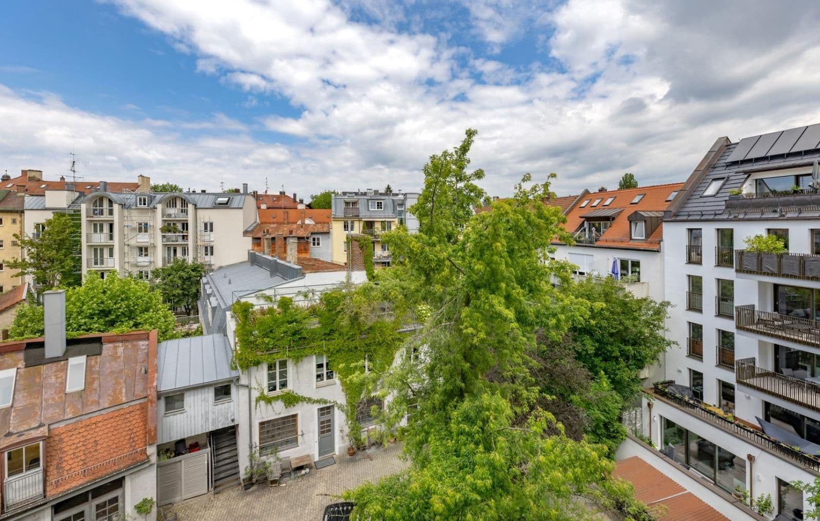 Pronájem bytu 1+1 22 m², Emil-Riedel-Straße 11, München, Bavorsko Pronájem bytu 1+1 22 m², Emil-Riedel-Straße 11, München, Bavorsko