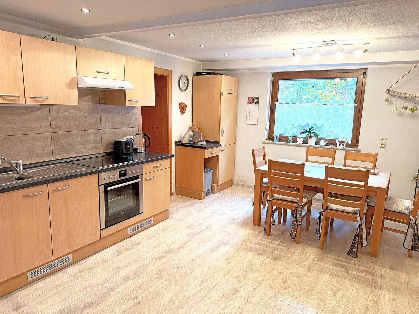 Prodej domu 134 m², pozemek 1.150 m², Laurentiusstraße 47, Morbach, Porýní-Falc Prodej domu 134 m², pozemek 1.150 m², Laurentiusstraße 47, Morbach, Porýní-Falc