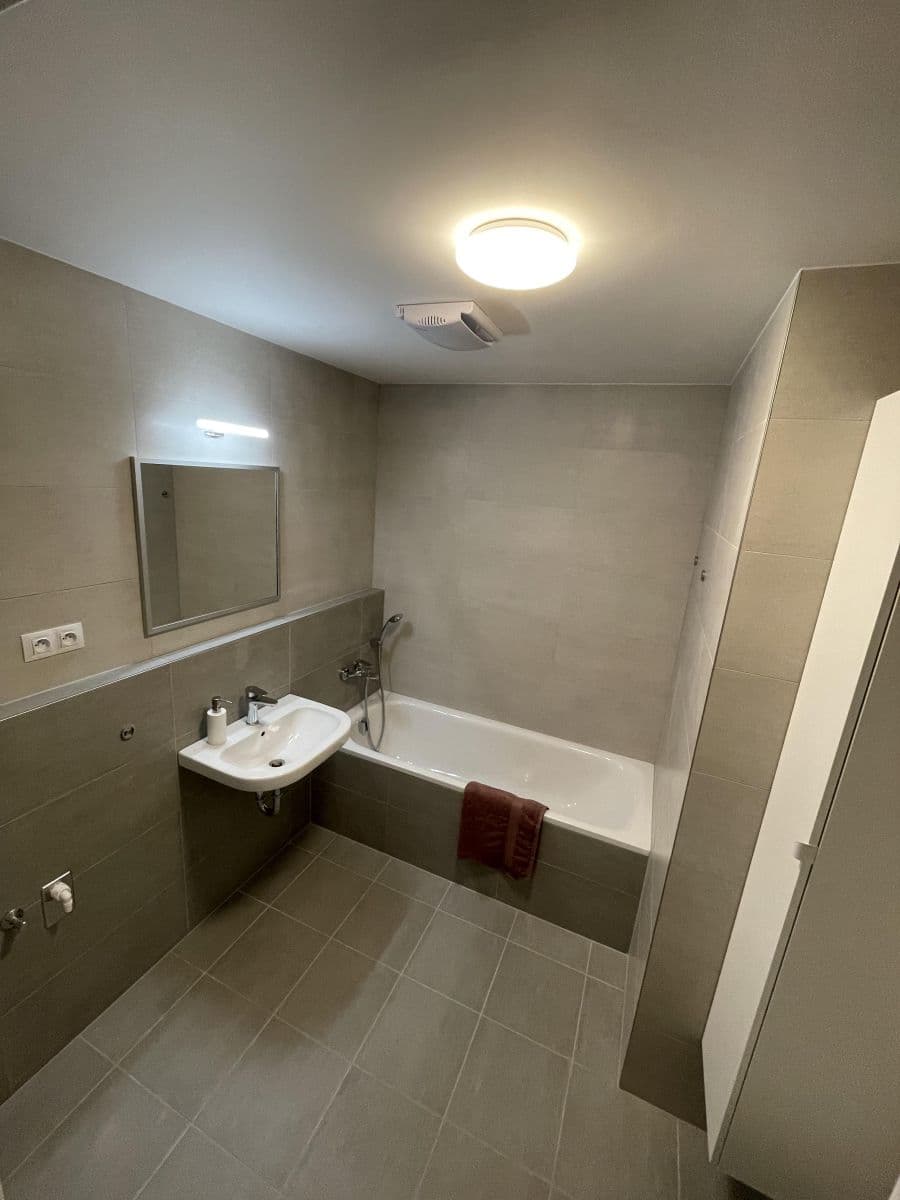 Pronájem bytu 1+kk 44 m², Olgy Havlové, Praha, Praha Pronájem bytu 1+kk 44 m², Olgy Havlové, Praha, Praha