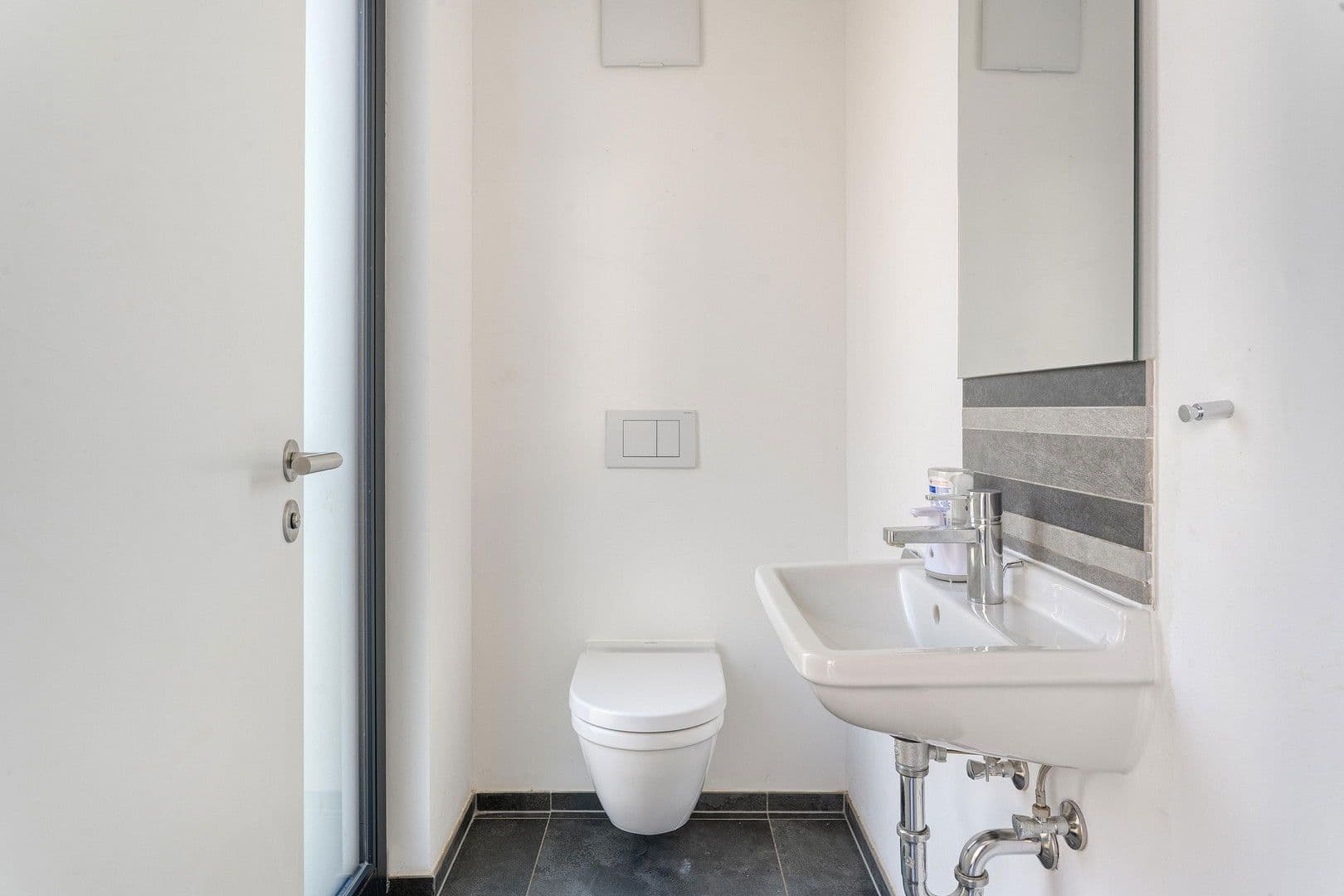 Prodej domu 210 m², pozemek 464 m², Allensbach, Bádensko-Württembersko Prodej domu 210 m², pozemek 464 m², Allensbach, Bádensko-Württembersko