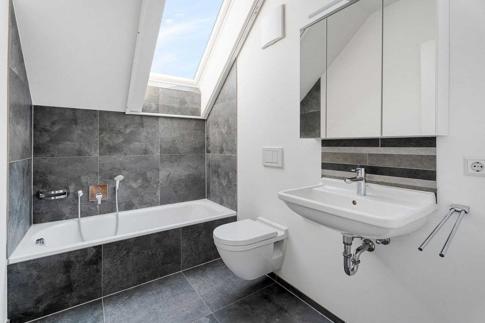 Prodej domu 210 m², pozemek 464 m², Allensbach, Bádensko-Württembersko Prodej domu 210 m², pozemek 464 m², Allensbach, Bádensko-Württembersko